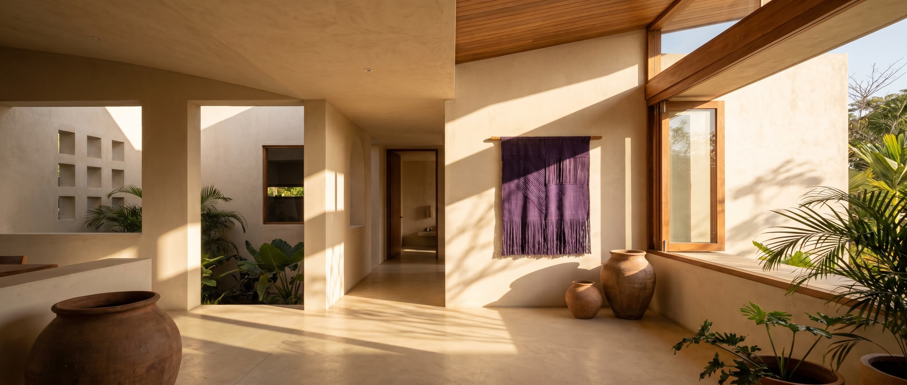 Composición arquitectónica que sugiere nodos conectados e integración en crema y violeta